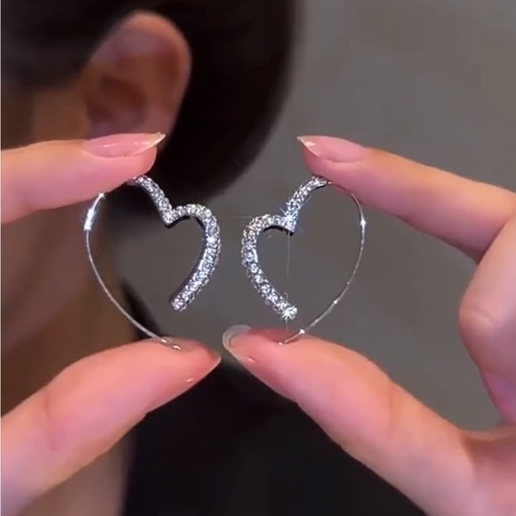 Dazzling Heart Hoop Earrings - Picture 7 of 8